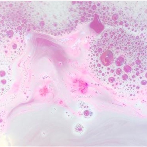 3 Vanilla Rose petals bath bomb fizzy set bombs - Picture 7 of 8